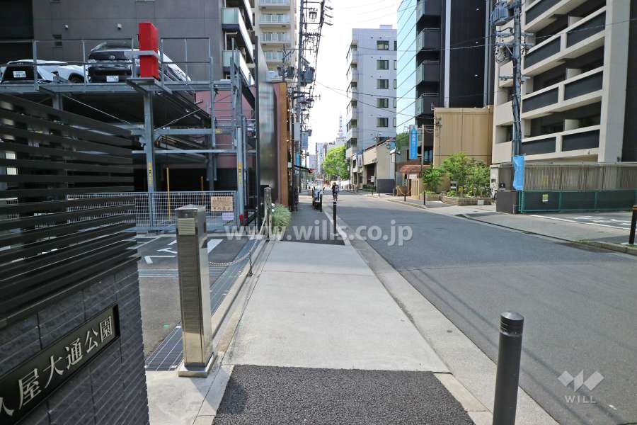 敷地の北側前面道路（東側から）