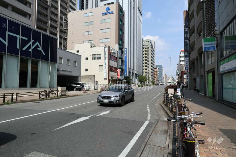 敷地南側の前面道路