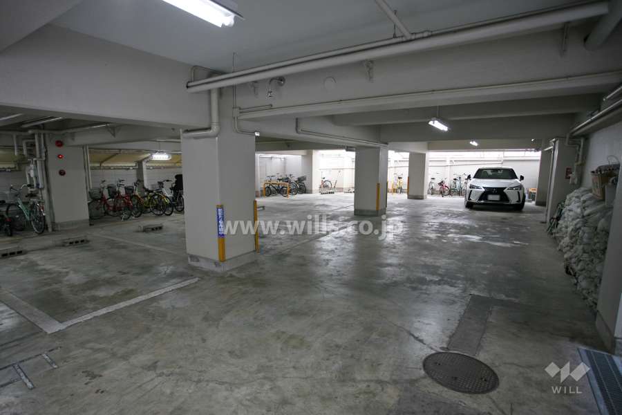 建物1階にある敷地内駐車場