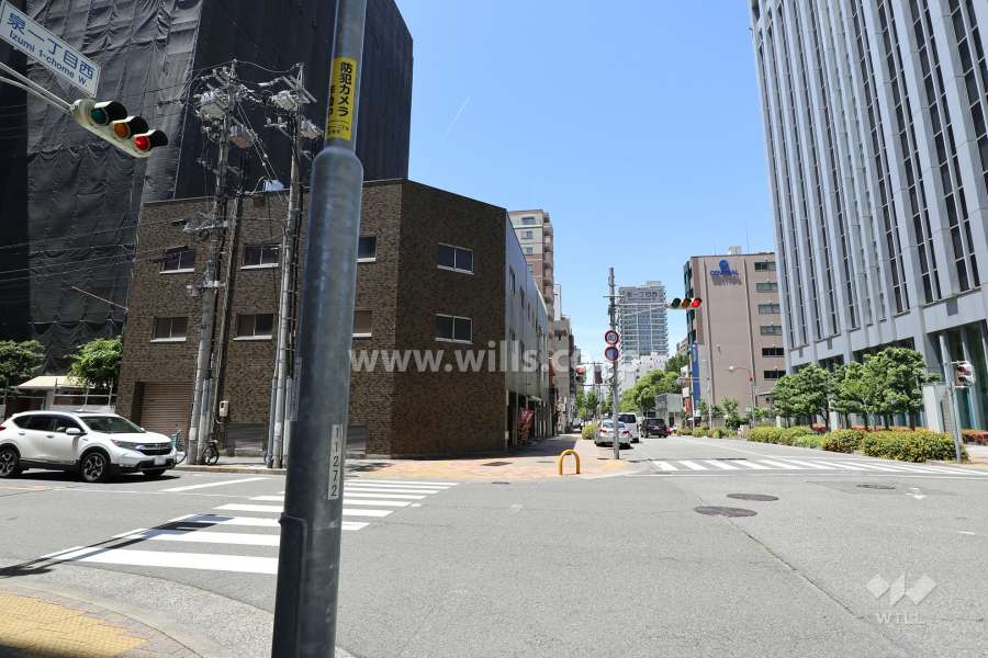 敷地北側の前面道路（東側から）