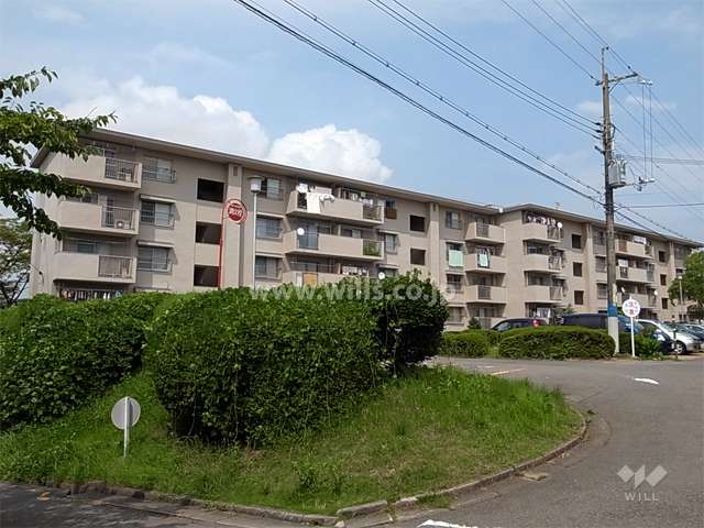 府公社新千里北町団地A-3棟の外観（南西側から）