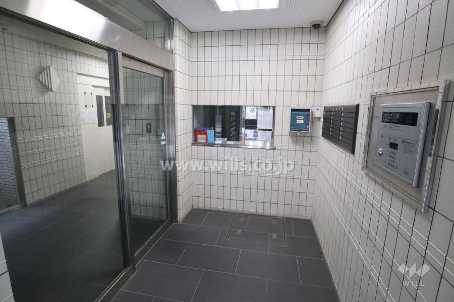 エントランスにはオートロックが付いています。