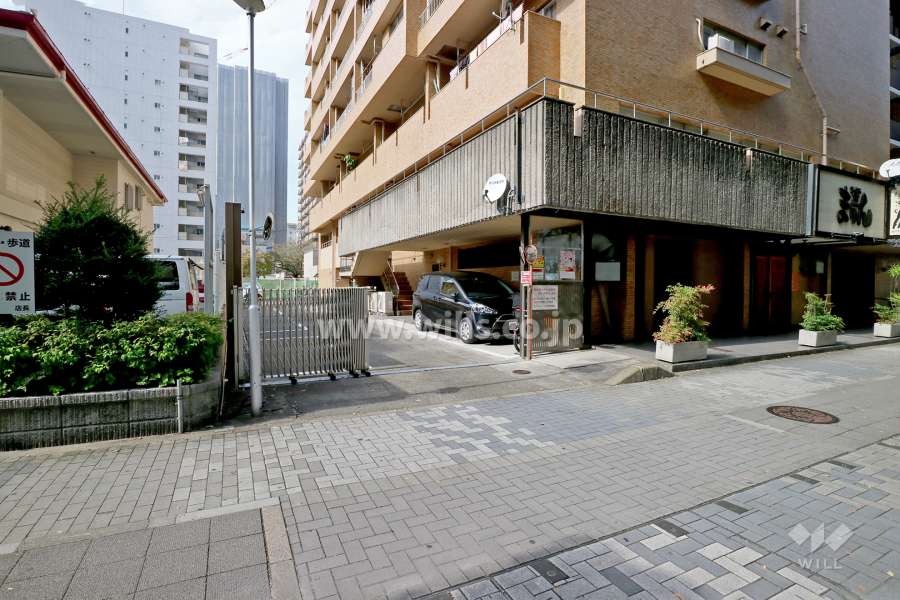 駐車場出入り口