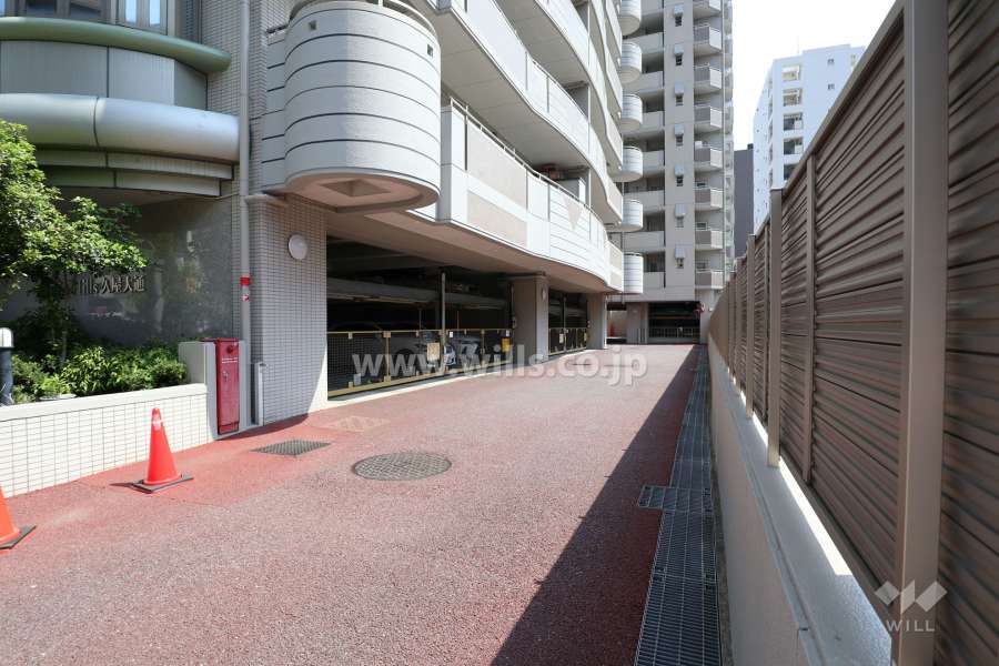 駐車場出入り口