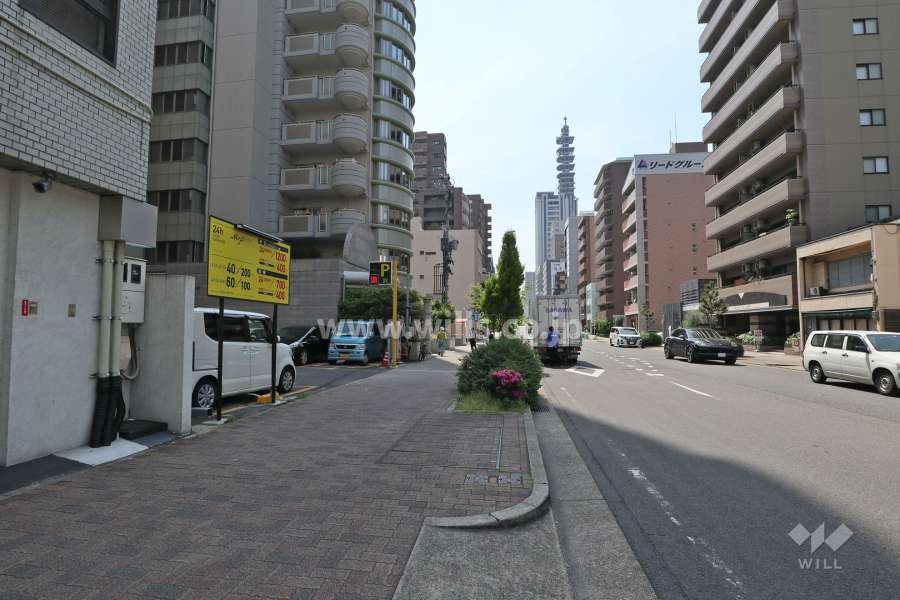 敷地北側の前面道路