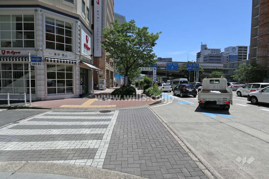 敷地南側の前面道路