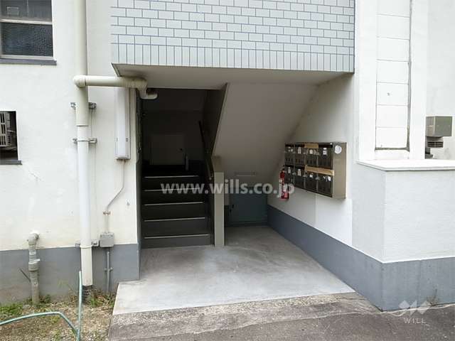 住戸入口（共用ポスト）