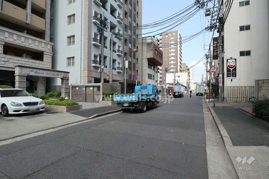 敷地南側の前面道路