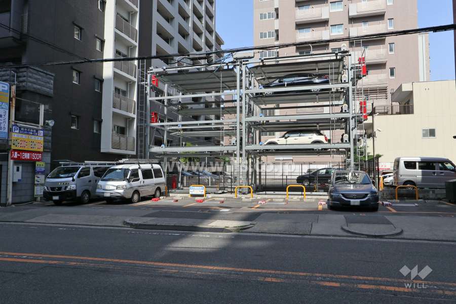 敷地西側の前面道路