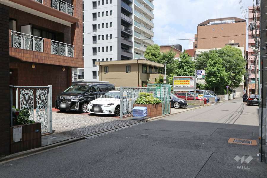 敷地南側の前面道路