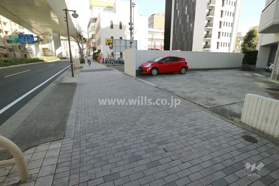 駐車場出入り口