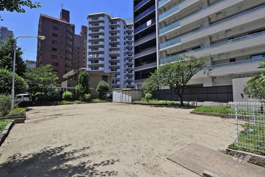 敷地に隣接する『東片端どんぐりひろば』