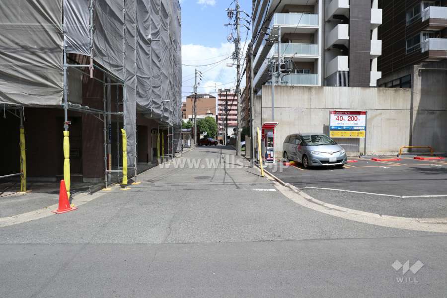 敷地南側の前面道路