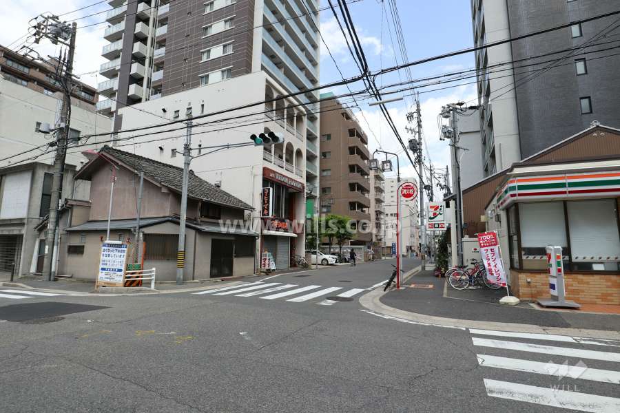 敷地南側の前面道路