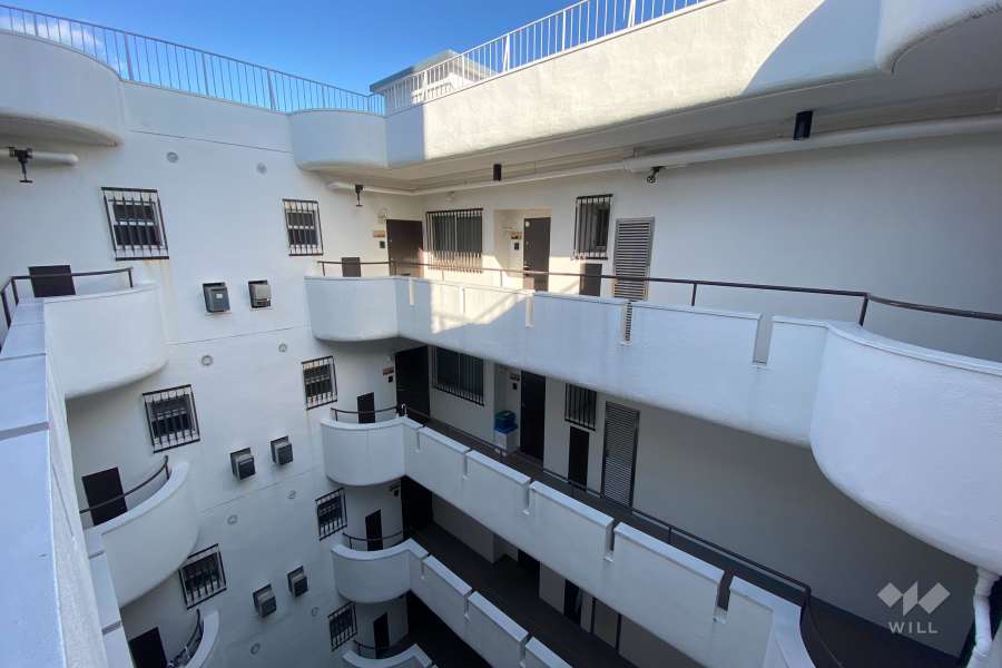 建物中央は吹き抜けになっています。