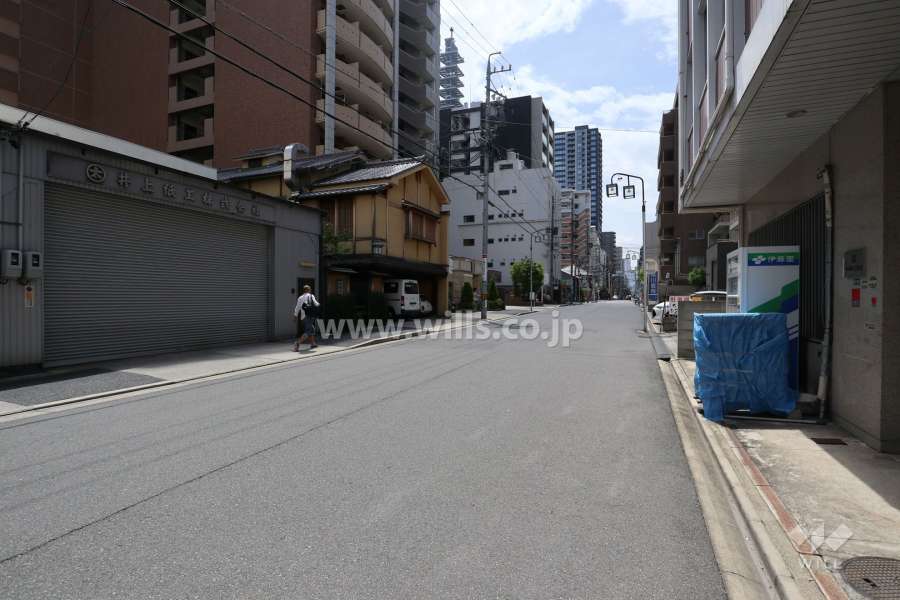 敷地北側の前面道路