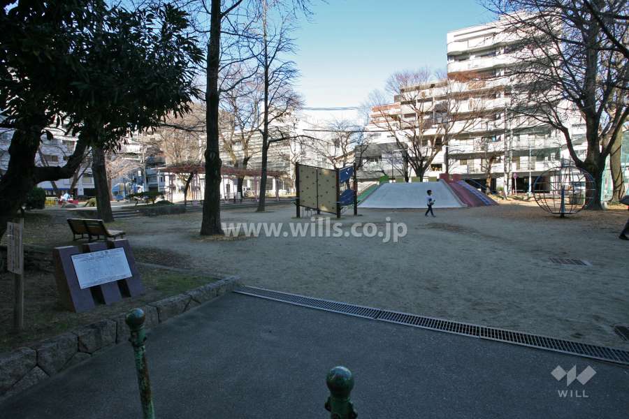 敷地東側にある『七小公園』