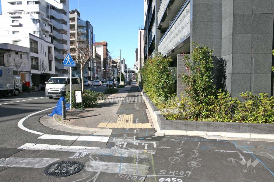 プレサンスグラン泉の南側前面道路