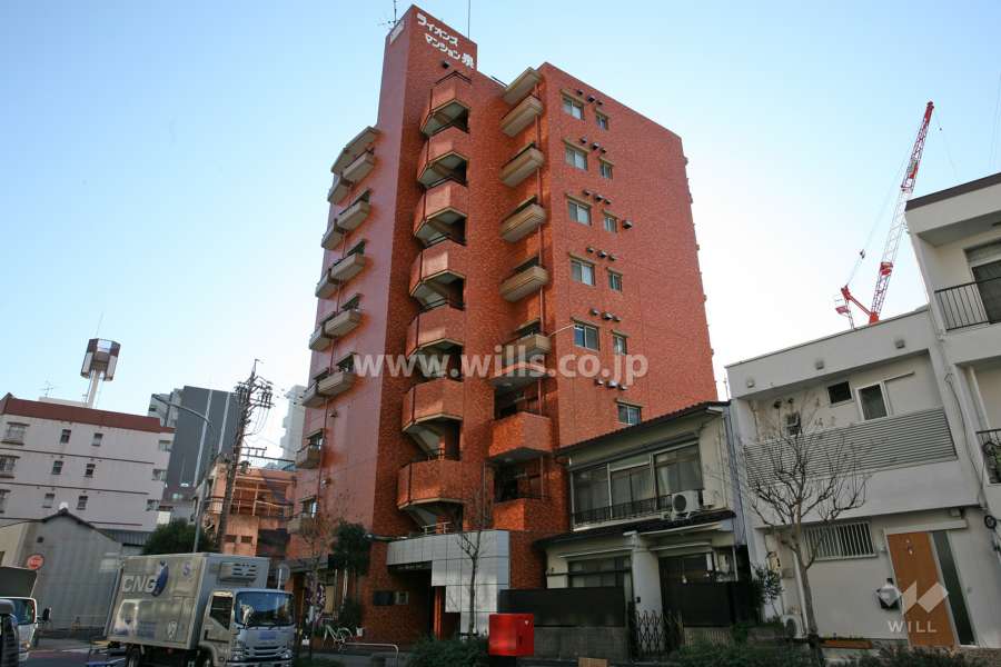 ライオンズマンション泉の外観（北西側から）