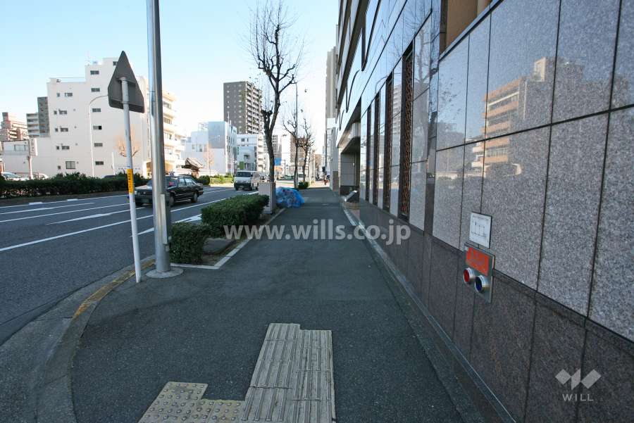 敷地北側の前面道路