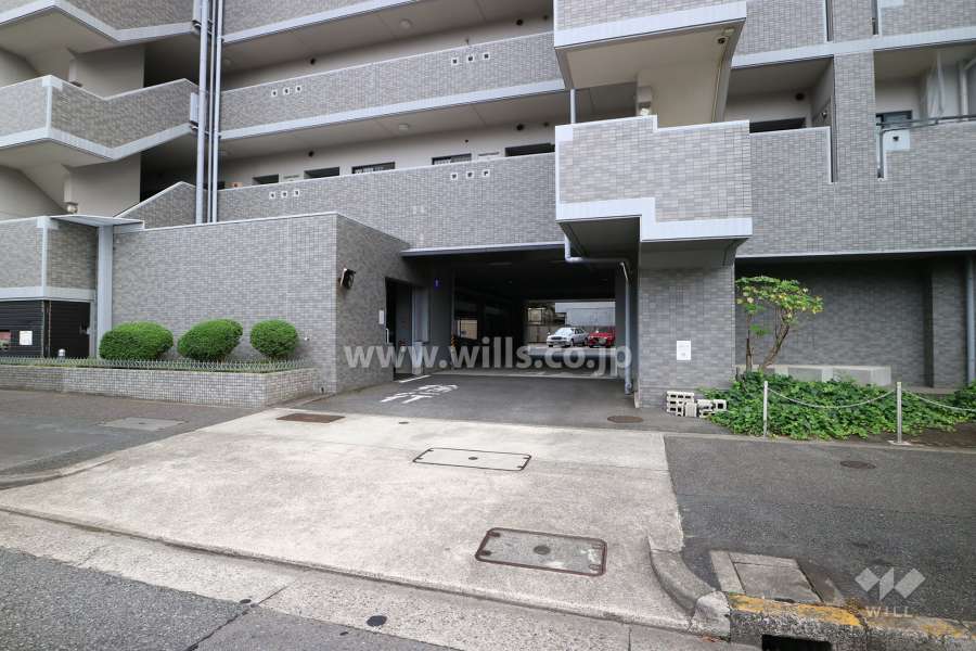 駐車場出入り口