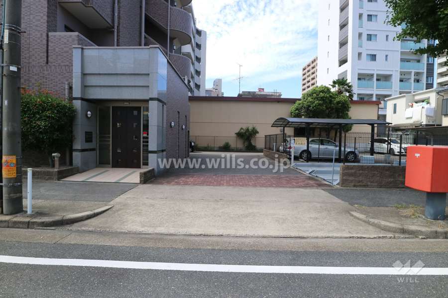駐車場出入り口