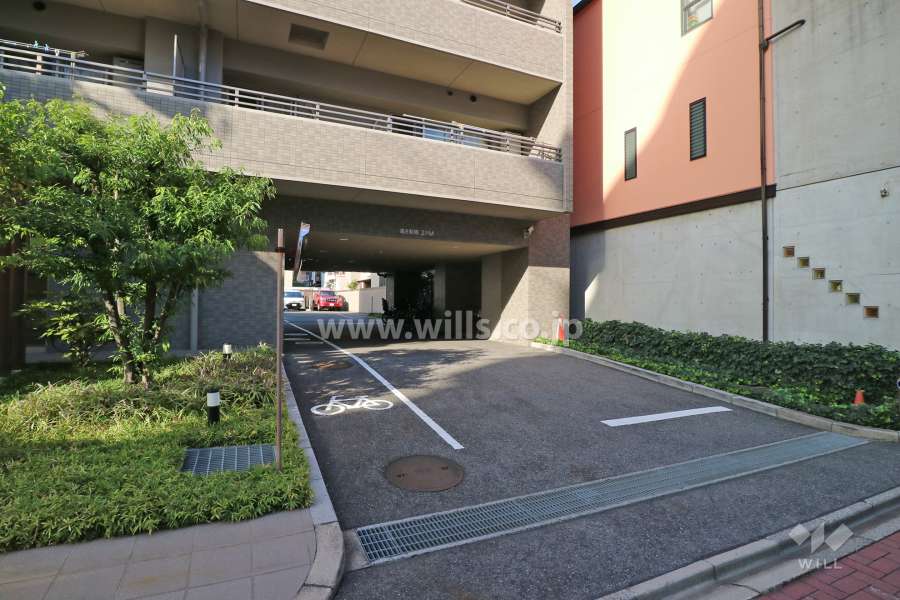 駐車場出入り口