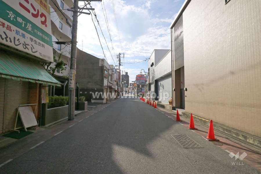 敷地北側の前面道路（東側から）