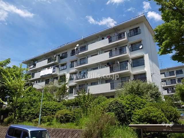 公団新千里北町第二団地C-56棟の外観（南東側から）