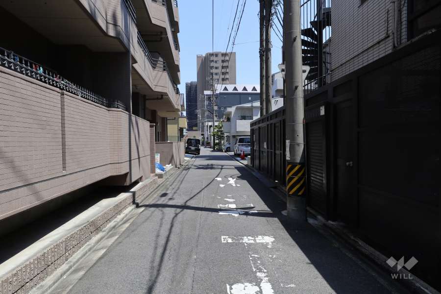 敷地南側の前面道路