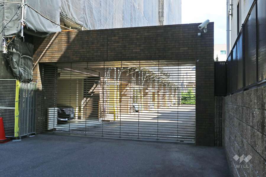 駐車場出入り口（リングシャッター付き）