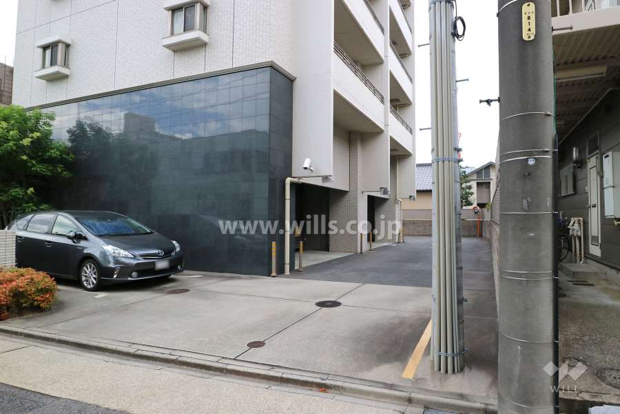 駐車場出入り口