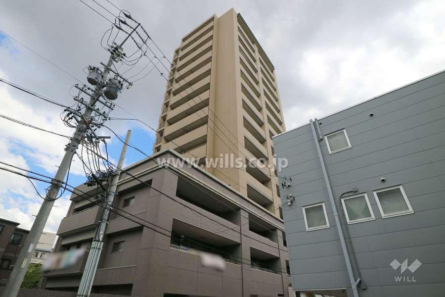 ライオンズ代官町レジデンスの外観（南西側から）