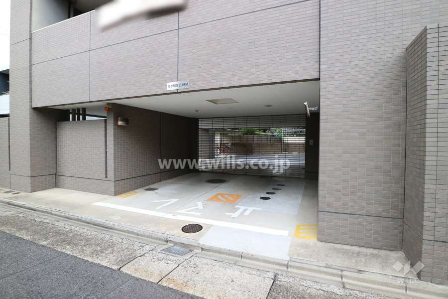 駐車場出入り口