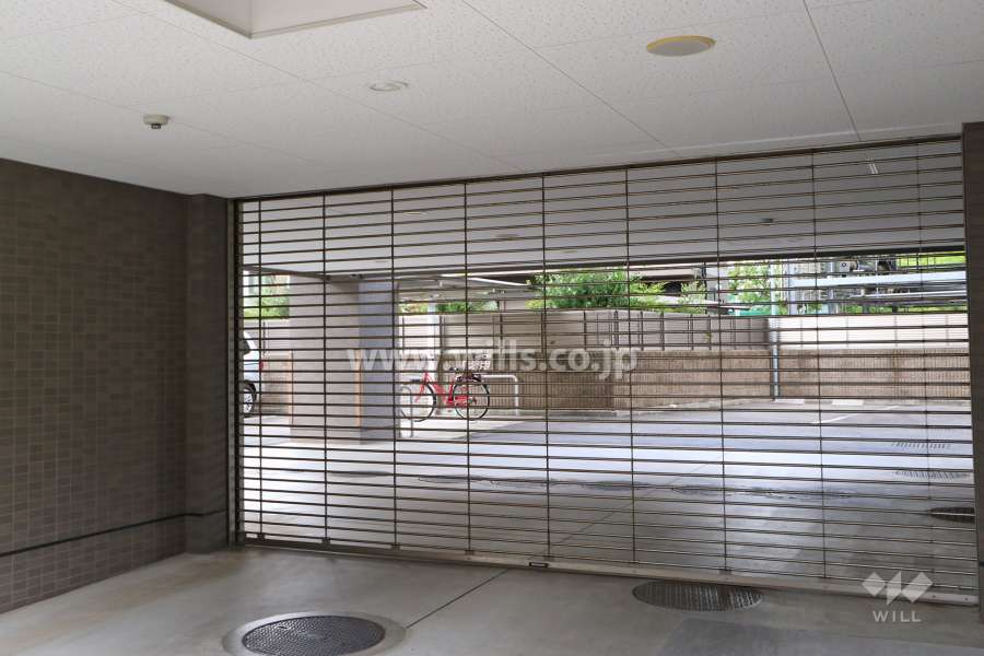 駐車場出入り口（リングシャッター付き）