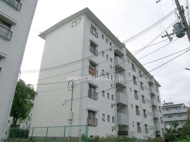 公団新千里北町第二団地C-57棟の外観（北東側から）