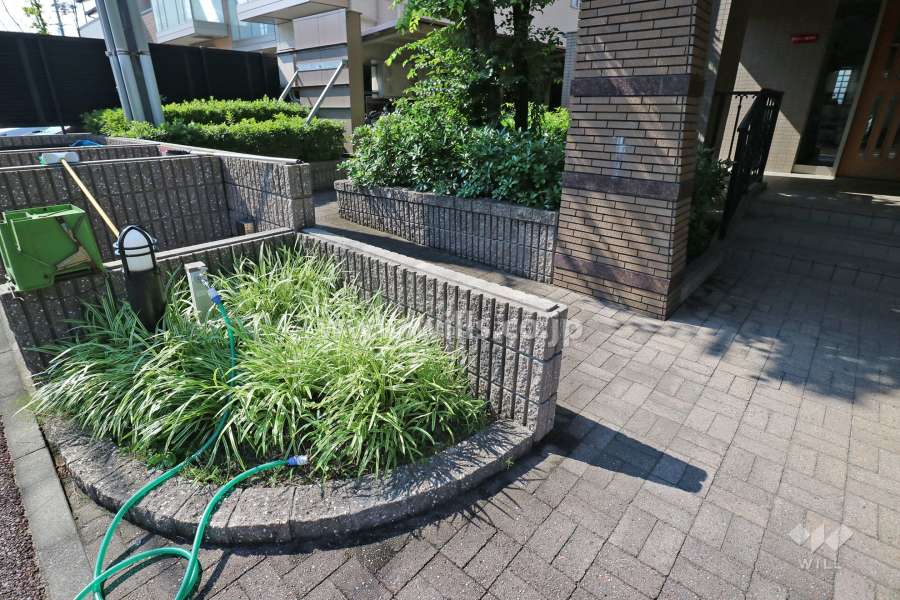 エントランス前の植栽スペース