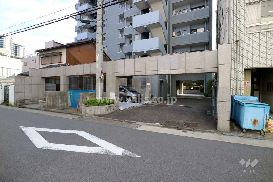 駐車場出入り口