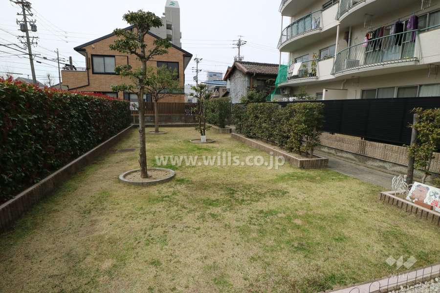 敷地内の植栽スペース