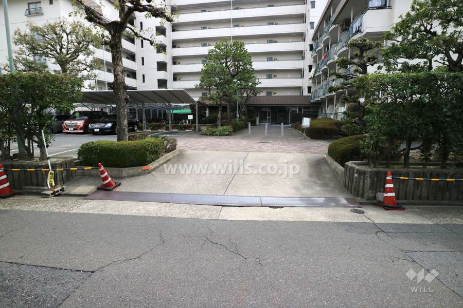 駐車場出入り口