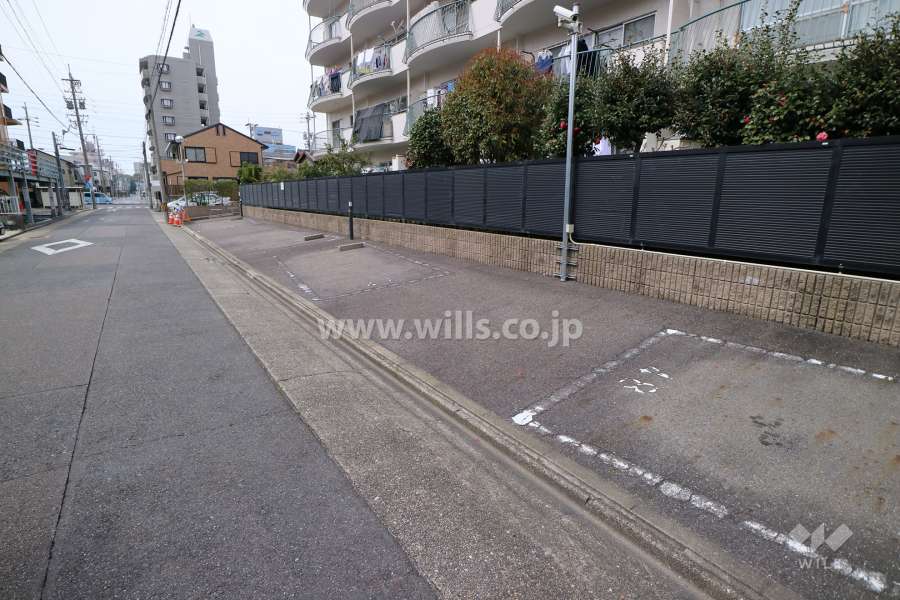 敷地内南側駐車場（屋外平面式）