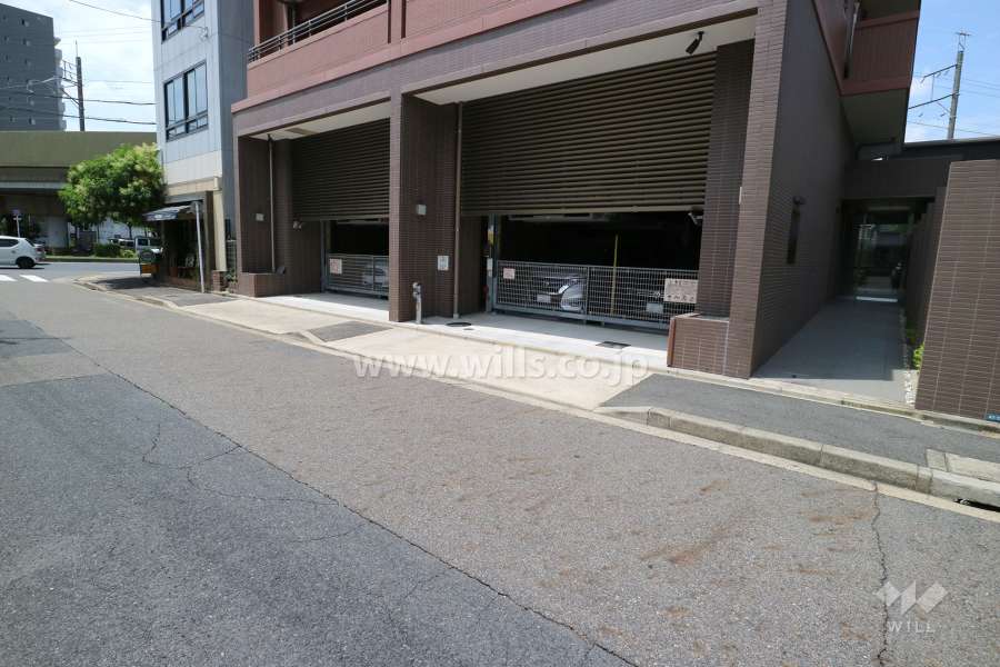 駐車場出入り口