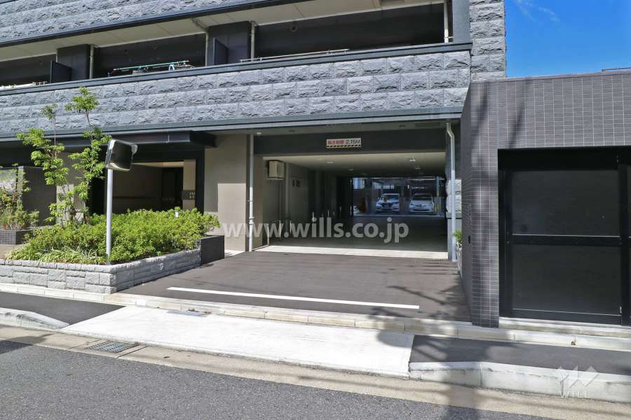 駐車場出入り口