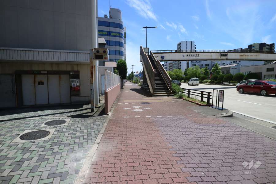 敷地の西側前面道路（北側から）