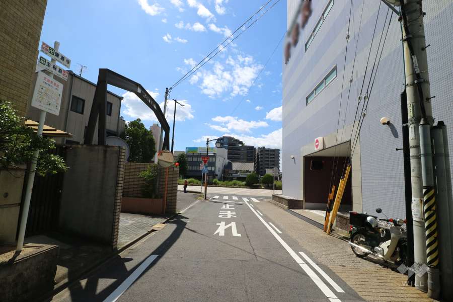 敷地北側の前面道路（東側から）