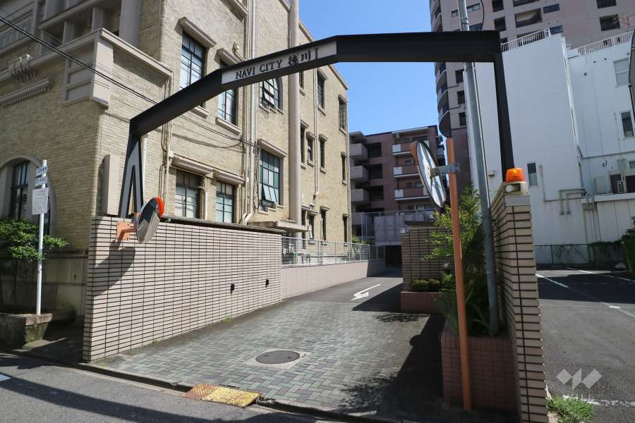 敷地入り口