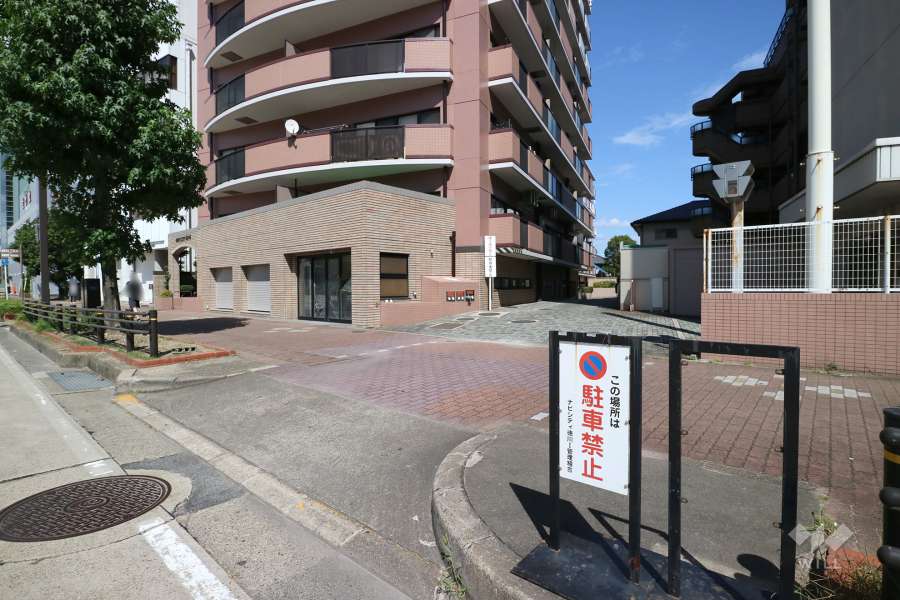 駐車場出入り口