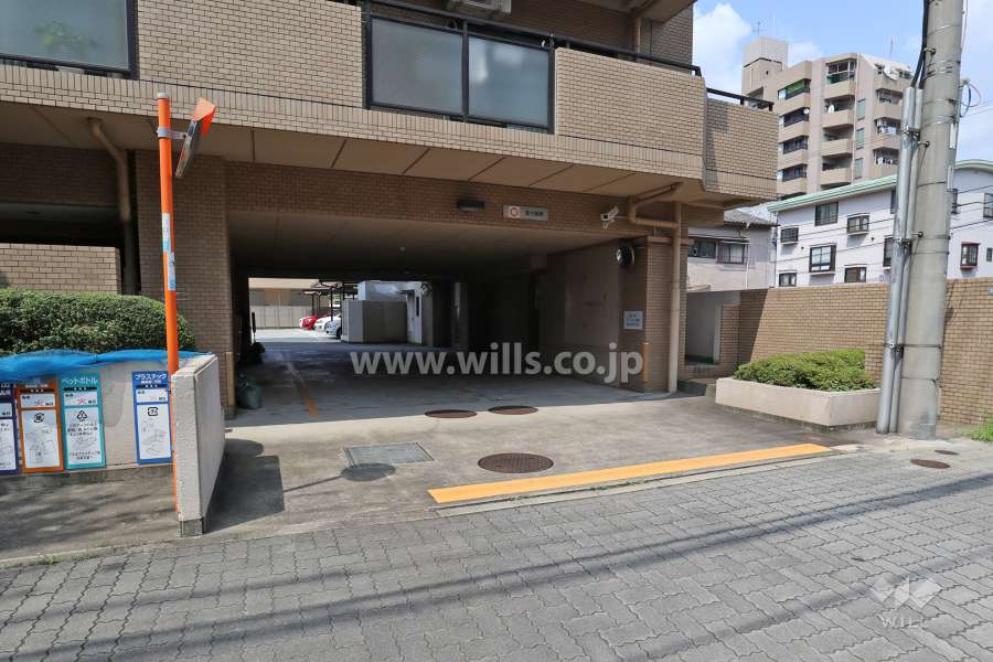 駐車場出入り口