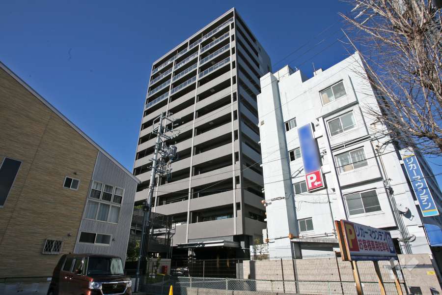プラセシオン徳川の外観（南東側から）