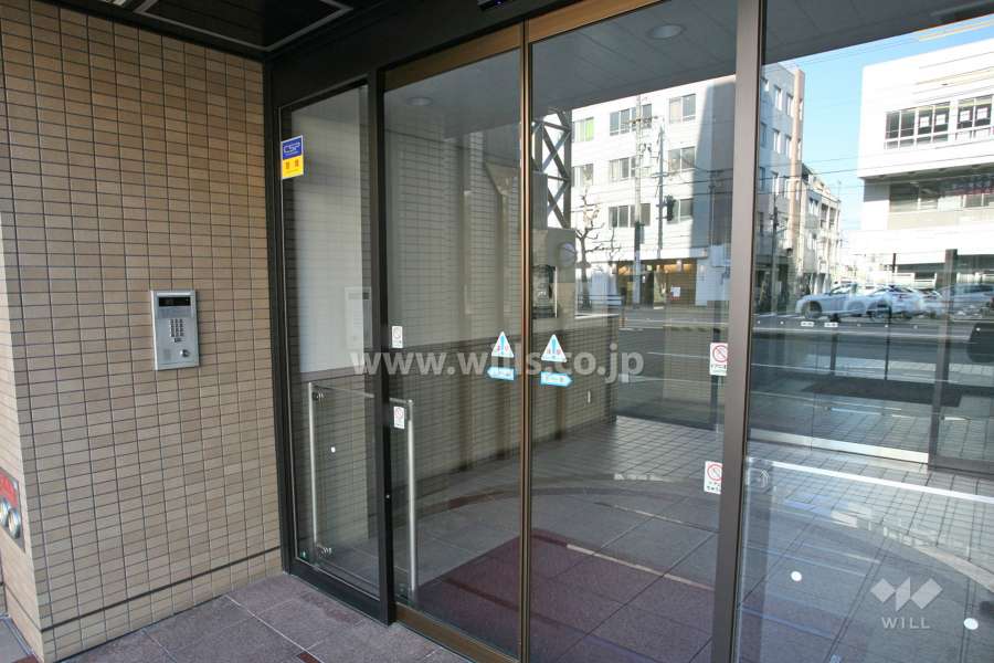 エントランスはオートロック付きです。